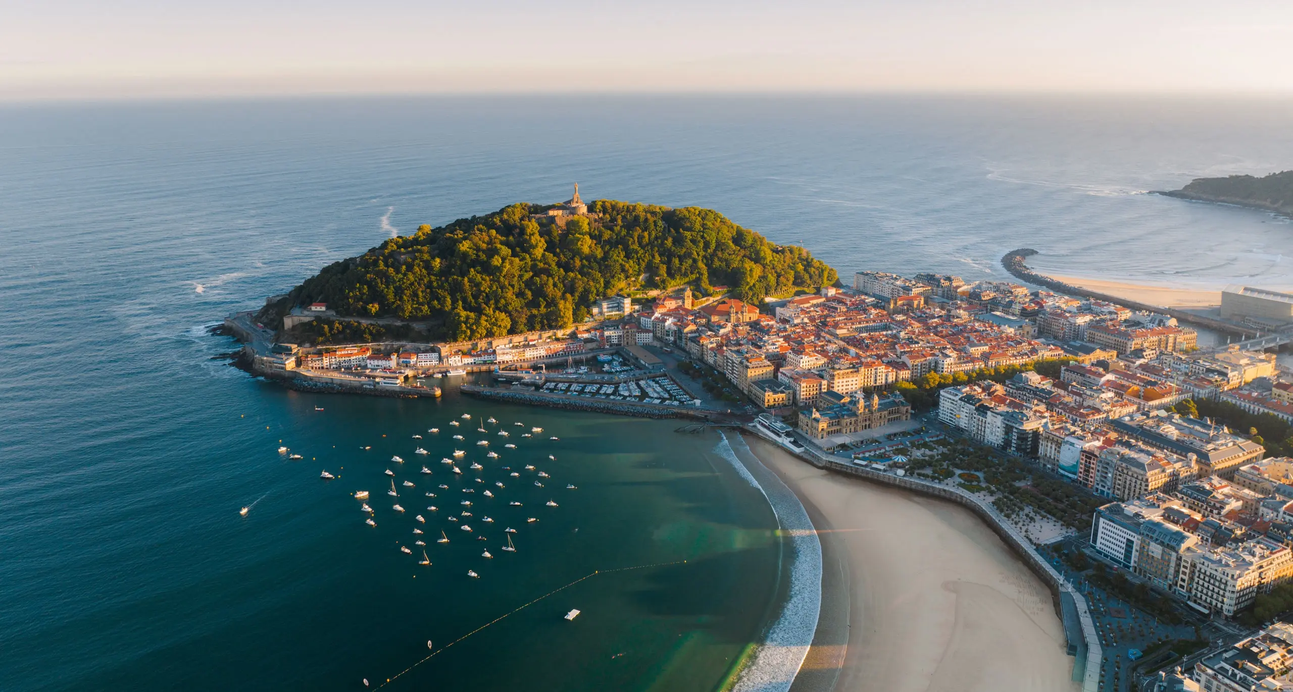 SURFING ETXEA - San Sebastián Turismo